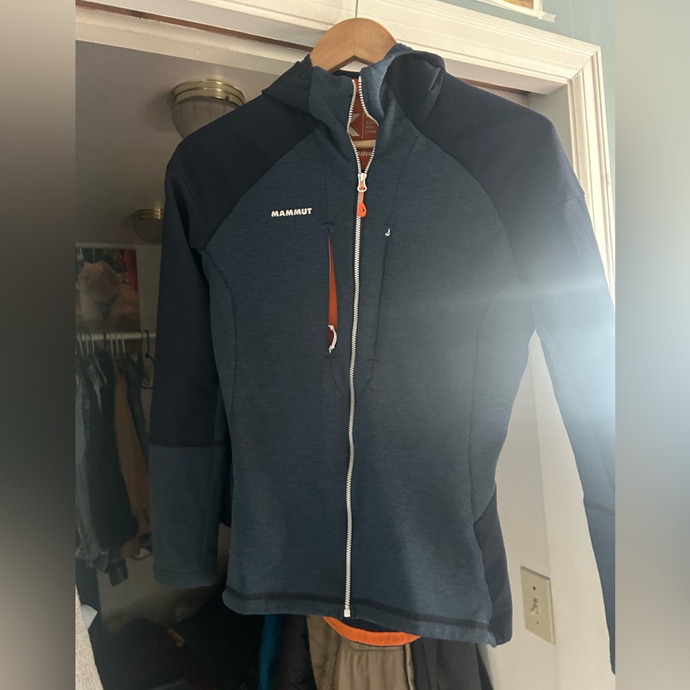 Super nice Mammut zip up mid layer. Women’s size medium